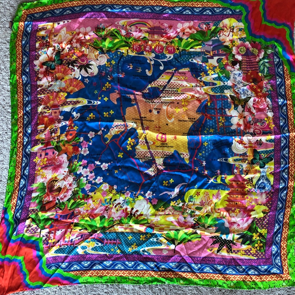 A bouquet of color! Fabulous silk scarf 🌈